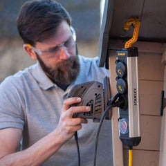 Prelungitor 4 prize cu carcasa Aluminiu Intrerupator si Carlig de agatare