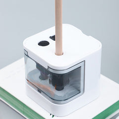 Ascutitoare electrica dubla incarcare usb baterii 7x7x7 cm alba