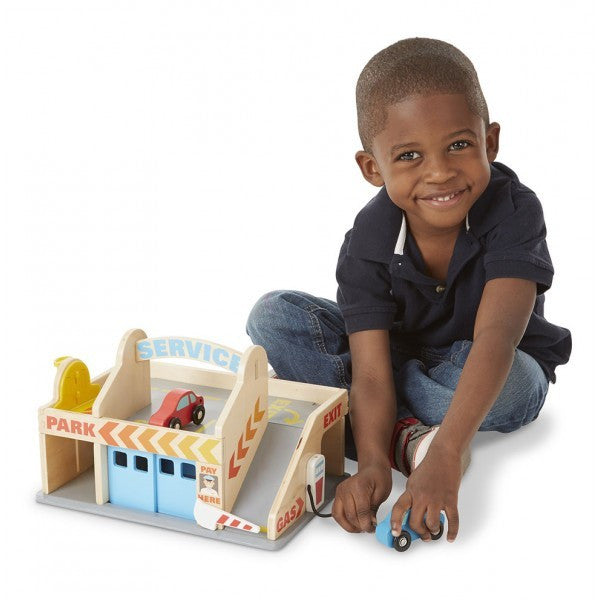 Benzinarie cu garaj Melissa and Doug