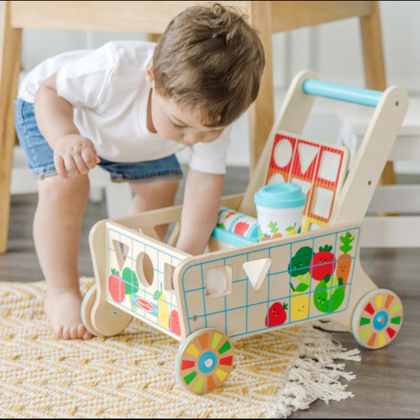 Carucior Premergator copii din Lemn cu Set de Jucarii Educative