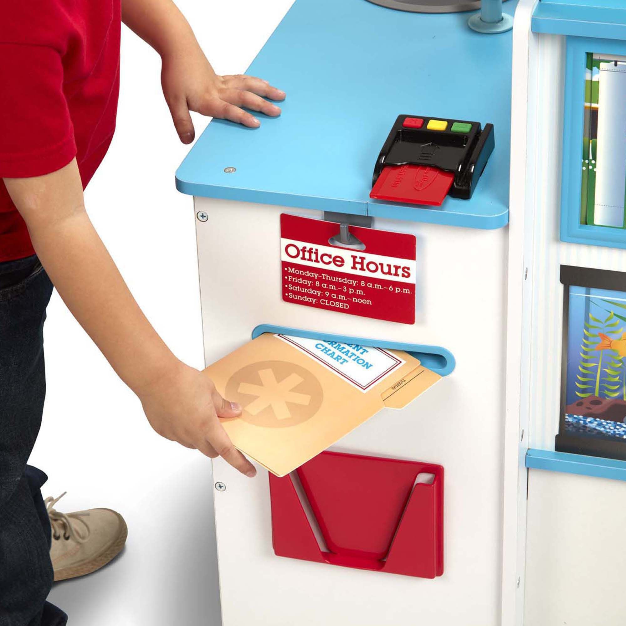 Centru de joaca din lemn La Doctor - Melissa & Doug