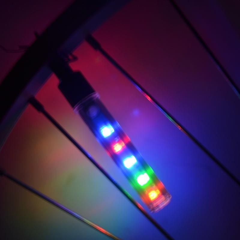 Ventil Auto luminos 5 Led-uri alimentare Baterii set 2 bucati
